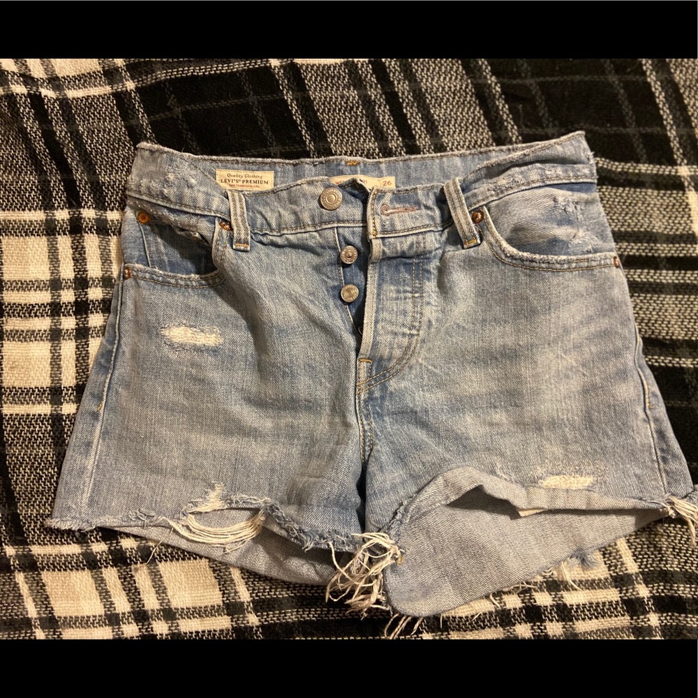 Levi Wedgie W26 shorts
